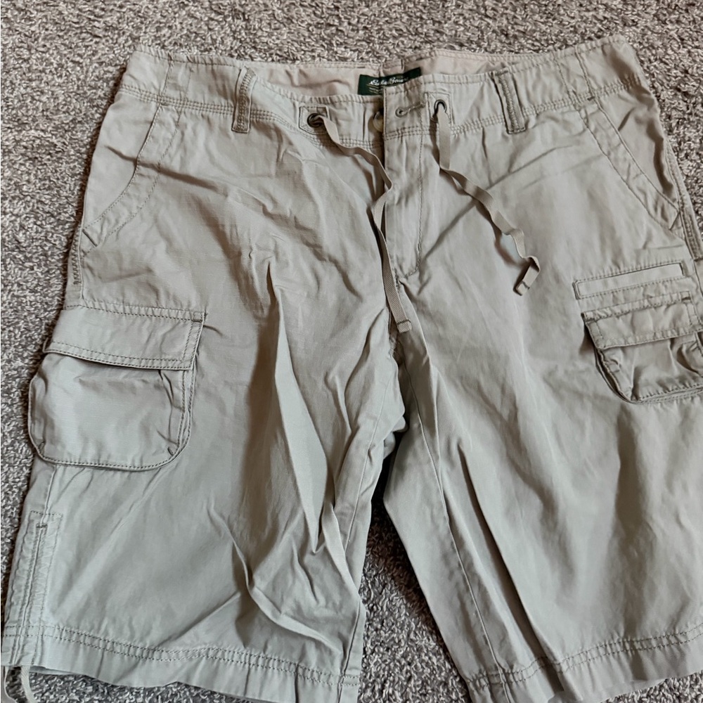 Eddie Bauer Ladies Light Brown Cargo Shorts Sz 12